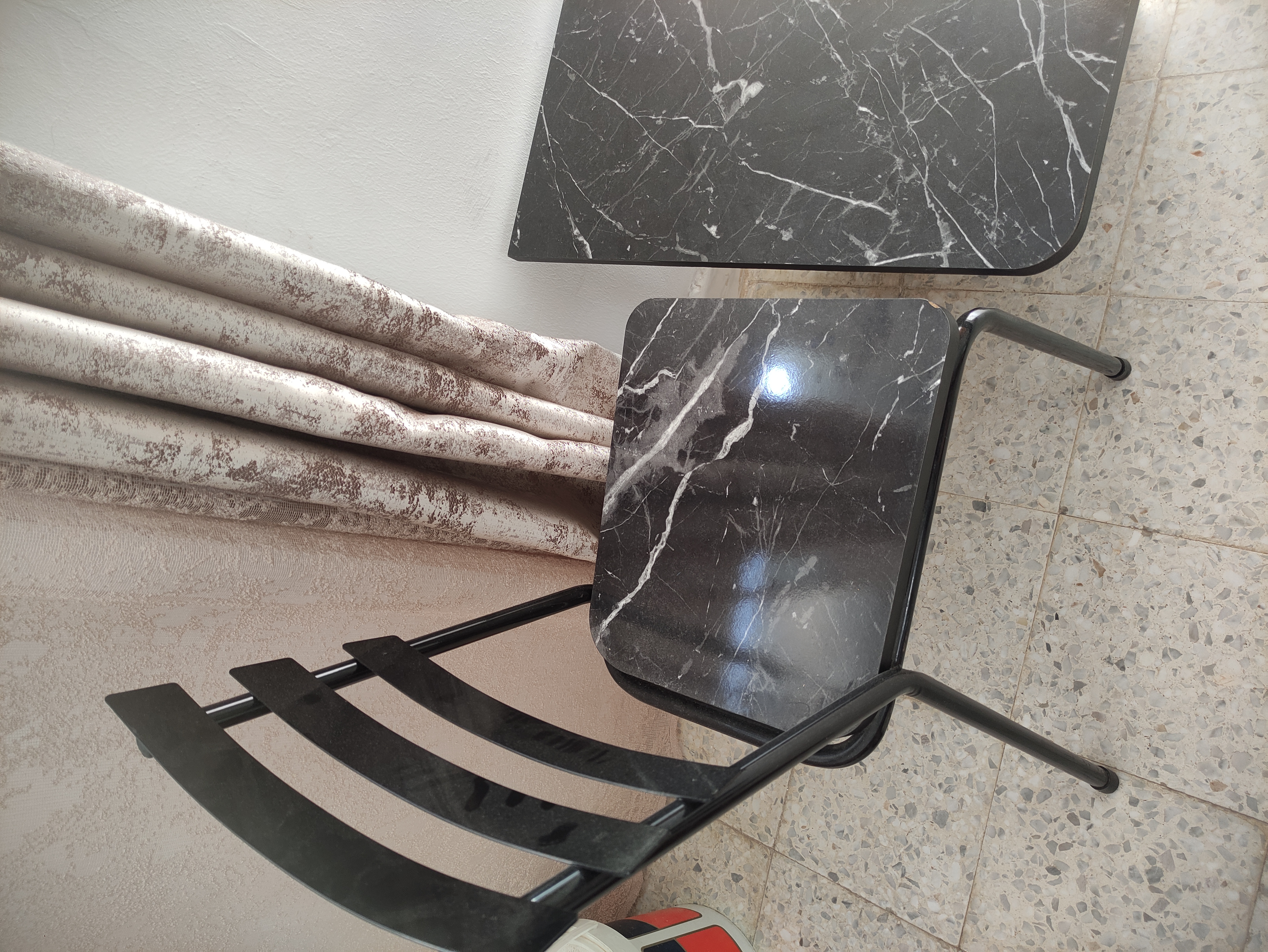 Table encastrable avec deux chaises